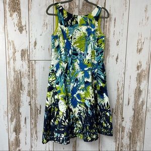 Nine West Floral Fitted Dress, Size 6. In excellent condition!